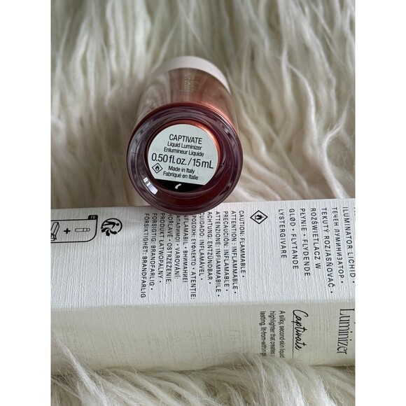 Rare Beauty Positive Light Liquid Luminizer Captivate - Picture 6 of 12